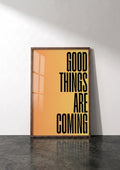 Póster Good Things Are Coming — Ilustración Tipográfica (Ref.0106)